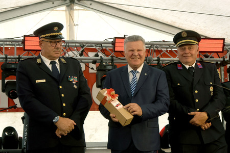Predaja gasilskega vozila  GVGP-1 PGD Grahovo 36 Foto Ljubo Vukelič